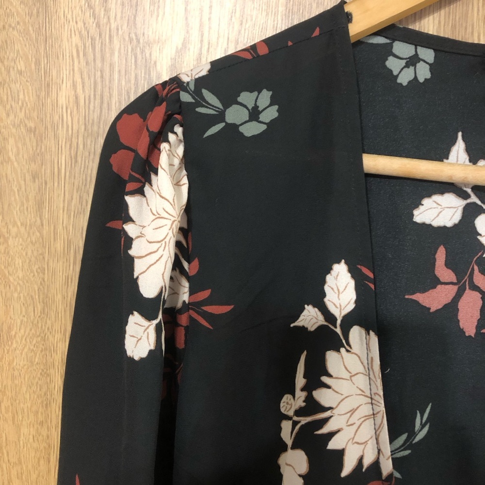 Forever 21 Black Floral Wrap Blouse with Cream & Rust Flowers - Picture 3 of 6
